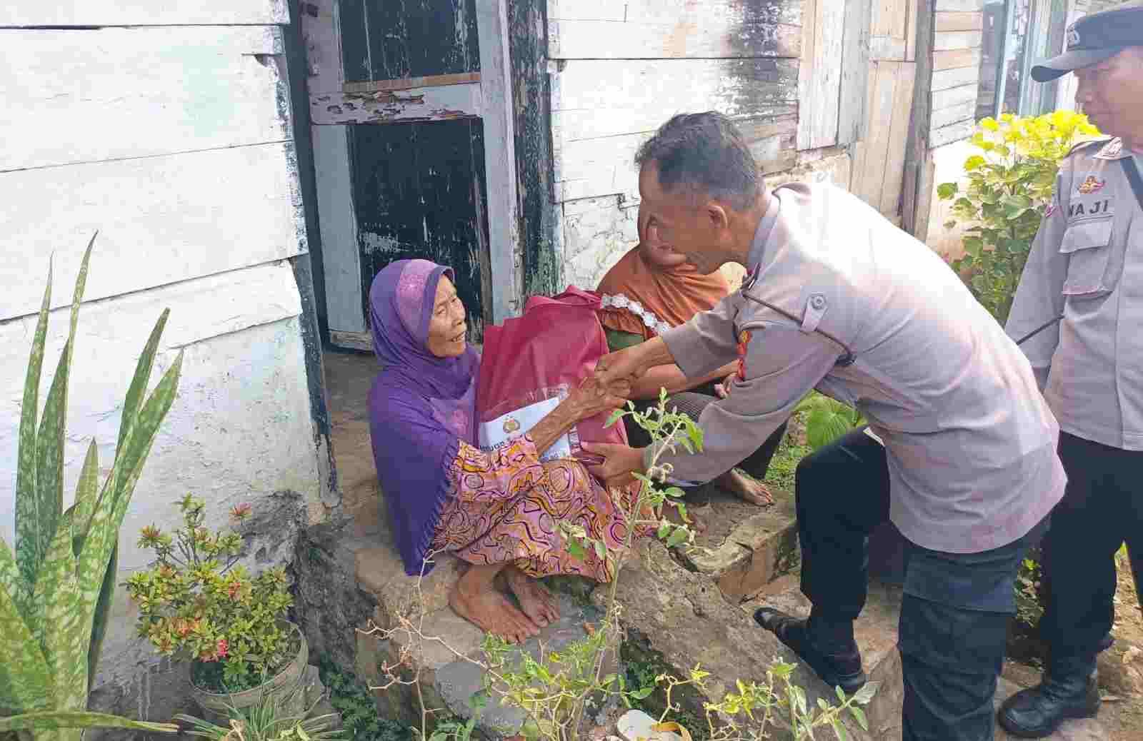 Ramadhan Berbagi, Polsek Kedaton Salurkan Bantuan Sembako Ramadhan Berbagi, Polsek Kedaton Salurkan Bantuan Sembako