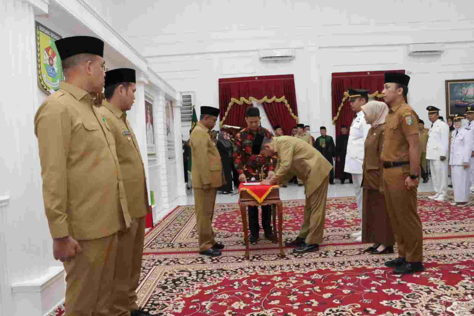 Ratusan Pejabat Dilantik dan Evaluasi, Bupati Sergai: Bila Tak Penuhi Target Boleh Letakan Jabatan Ratusan Pejabat Dilantik dan Evaluasi, Bupati Sergai: Bila Tak Penuhi Target Boleh Letakan Jabatan