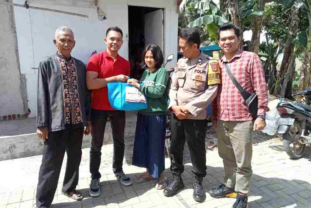 Ringankan Beban Sesama, Sat Narkoba Polresta Bandar Lampung Bagikan Paket Sembako Ringankan Beban Sesama, Sat Narkoba Polresta Bandar Lampung Bagikan Paket Sembako