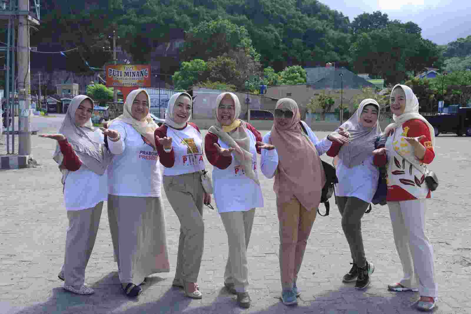 Gerindra Terus Berbuat Untuk Rakyat, PIRA Bagi 1000 Takdjil Gerindra Terus Berbuat Untuk Rakyat, PIRA Bagi 1000 Takdjil