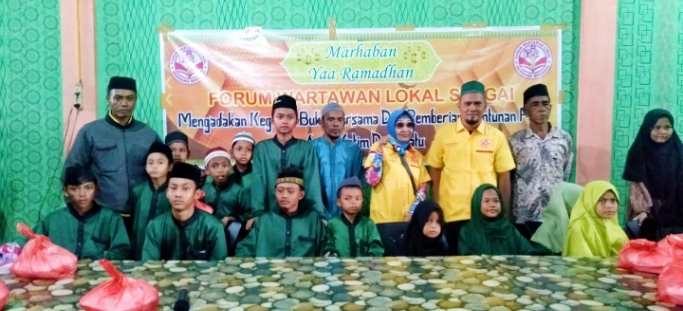 Ketua Forwan Bersama Pengurus Menyantuni Anak Yatim Piatu dan Buka Bersama Ketua Forwan Bersama Pengurus Menyantuni Anak Yatim Piatu dan Buka Bersama
