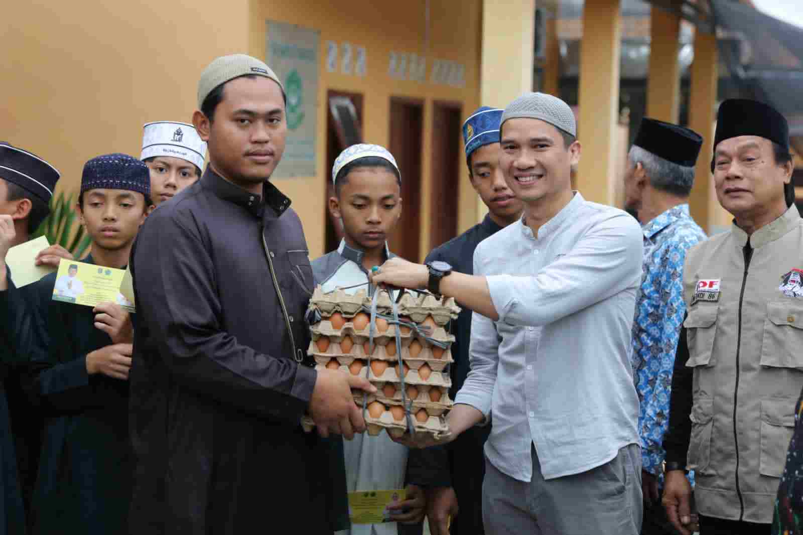 LKKS Provinsi Lampung dan SKIn Bersinergi Berbagi Sedekah Ramadhan di Pesawaran LKKS Provinsi Lampung dan SKIn Bersinergi Berbagi Sedekah Ramadhan di Pesawaran