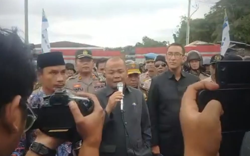 Pemerintah Pesisir Barat Akan Bayar Siltap Tiga Bulan Pemerintah Pesisir Barat Akan Bayar Siltap Tiga Bulan