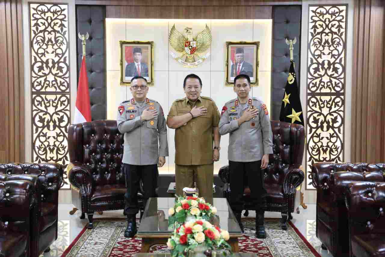 Gubernur Sampaikan Terimakasih kepada Irjen Pol. Akhmad Wiyagus dan Selamat Bertugas Irjen. Pol. Helmy Santika Gubernur Sampaikan Terimakasih kepada Irjen Pol. Akhmad Wiyagus dan Selamat Bertugas Irjen. Pol. Helmy Santika