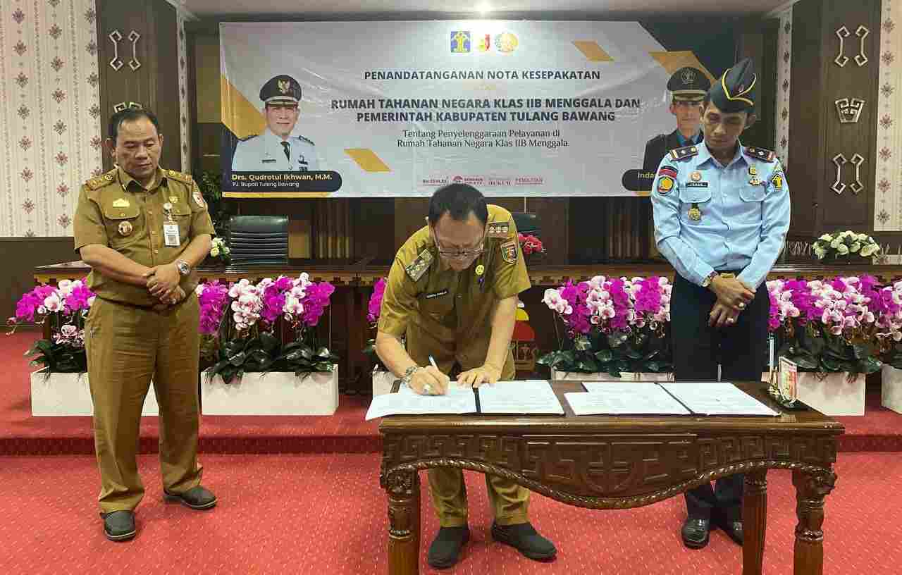 Drs. Qudrotul Ikhwan Tandatangani Nota Kesepakatan antara Rutan Kelas IIB Menggala dengan Pemkab Drs. Qudrotul Ikhwan Tandatangani Nota Kesepakatan antara Rutan Kelas IIB Menggala dengan Pemkab