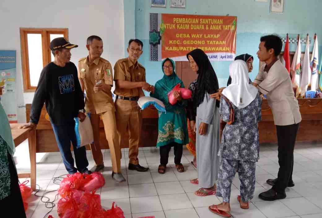 Pemdes Way Layap Salurkan Santunan Berupa Paket Sembako Untuk Yatim dan Dhuafa Pemdes Way Layap Salurkan Santunan Berupa Paket Sembako Untuk Yatim dan Dhuafa