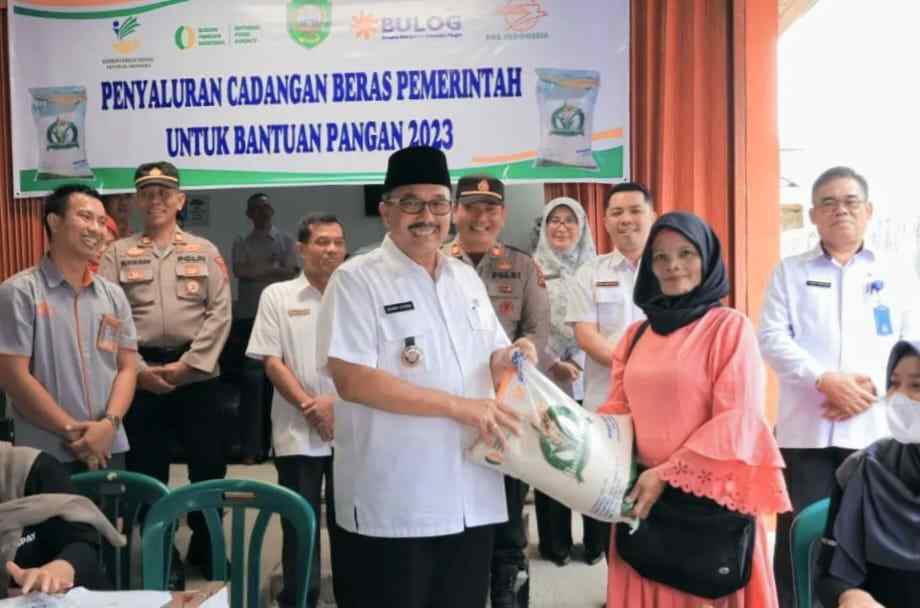 Hadapi Lebaran, Bupati Pasaman Salurkan Beras Cadangan Pemerintah Hadapi Lebaran, Bupati Pasaman Salurkan Beras Cadangan Pemerintah