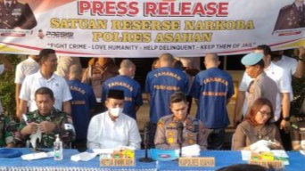 SatRes Narkoba Polres Asahan Amankan 20 Kg Sabu dan 4 Tersangka Tindak Kejahatan Narkoba SatRes Narkoba Polres Asahan Amankan 20 Kg Sabu dan 4 Tersangka Tindak Kejahatan Narkoba