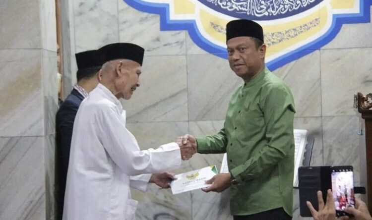 Wali Kota Munjirin Ikuti Shalat Tarawih Berjamaah di Masjid At Taqwa Wali Kota Munjirin Ikuti Shalat Tarawih Berjamaah di Masjid At Taqwa