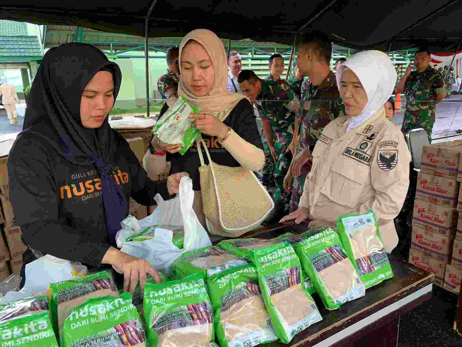 HUT Ke 25 Kementerian BUMN, PTPN VII Dukung Bazar Kodam II/SWJ HUT Ke 25 Kementerian BUMN, PTPN VII Dukung Bazar Kodam II/SWJ