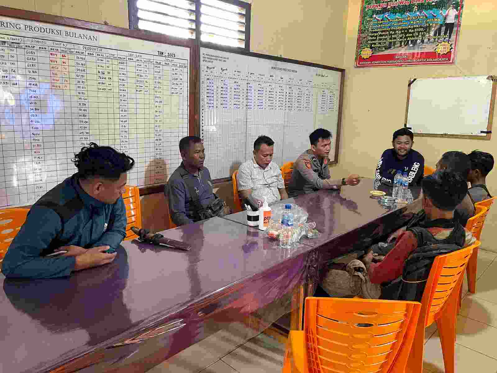 Tiga Pencuri Getah Karet PTPN7 Tanggamus Ditangkap Tiga Pencuri Getah Karet PTPN7 Tanggamus Ditangkap