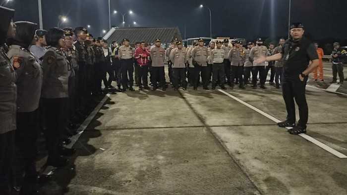 Ganggu Kamtibmas & Resahkan Masyarakat, Polda Metro Jaya Bubarkan Blokade Jalan Tol Jatikarya Ganggu Kamtibmas & Resahkan Masyarakat, Polda Metro Jaya Bubarkan Blokade Jalan Tol Jatikarya