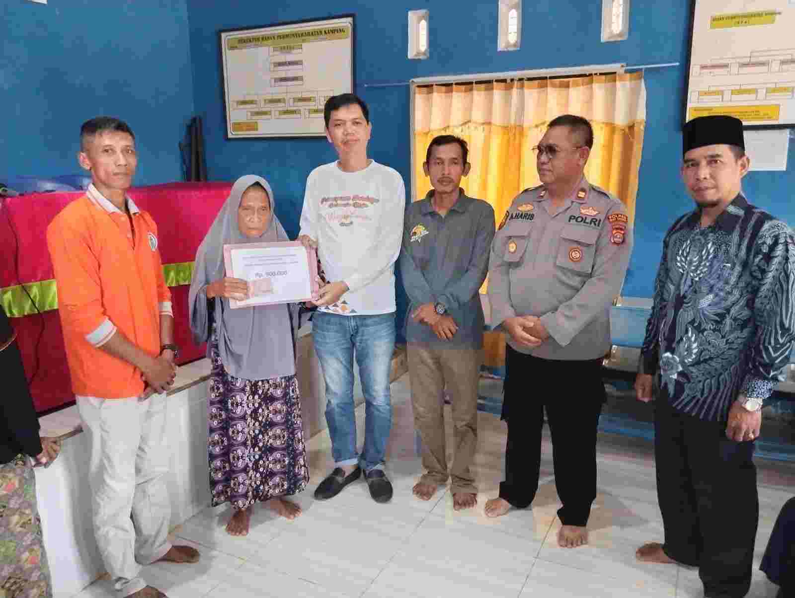 Camat Gunung Labuhan Hadiri Pembagian Tahap Pertama BLT Kampung Bengkulu Raman Camat Gunung Labuhan Hadiri Pembagian Tahap Pertama BLT Kampung Bengkulu Raman