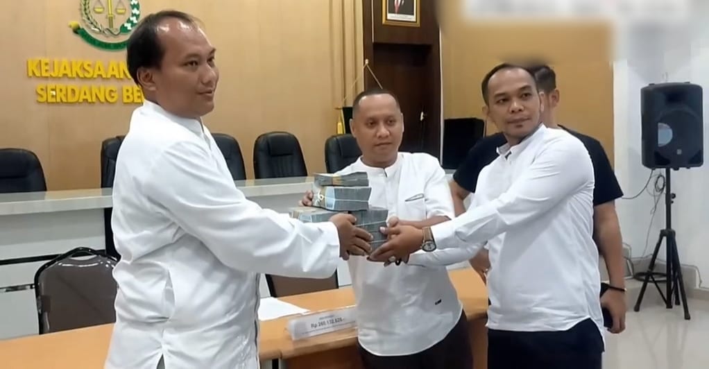 Kejari Sergai Setor Lagi Uang Kerugian Negara Perkara Dana Hibah Kejari Sergai Setor Lagi Uang Kerugian Negara Perkara Dana Hibah