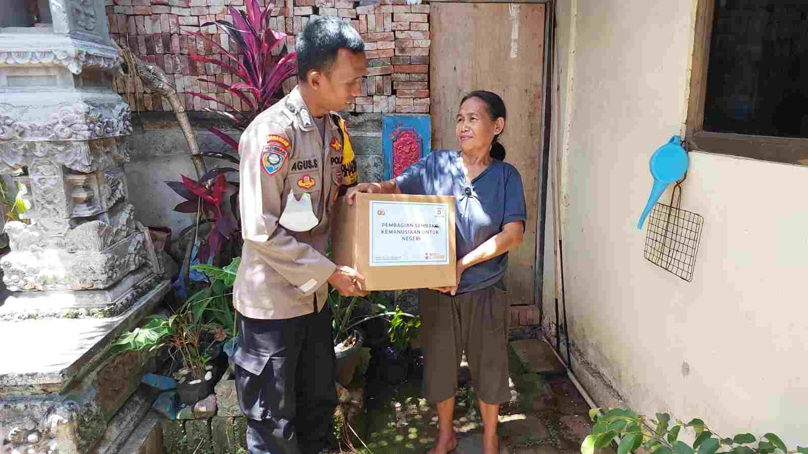 Sat Binmas Polresta Bandar Lampung Salurkan Paket Sembako Sat Binmas Polresta Bandar Lampung Salurkan Paket Sembako