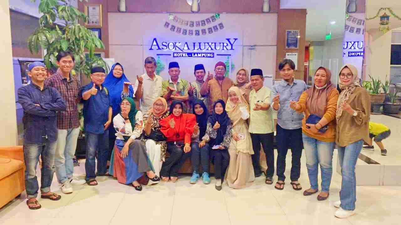 Kebersamaan dr. Zam Zanariah dalam Acara Silahturahmi dan Buka Puasa Bersama Awak Media Kebersamaan dr. Zam Zanariah dalam Acara Silahturahmi dan Buka Puasa Bersama Awak Media