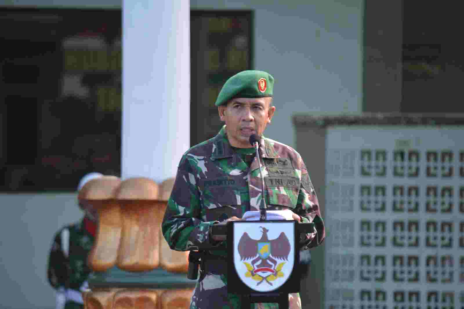 Kasrem 043/Gatam Kolonel Inf Prasetyo Pimpin Upacara Bulanan Kasrem 043/Gatam Kolonel Inf Prasetyo Pimpin Upacara Bulanan