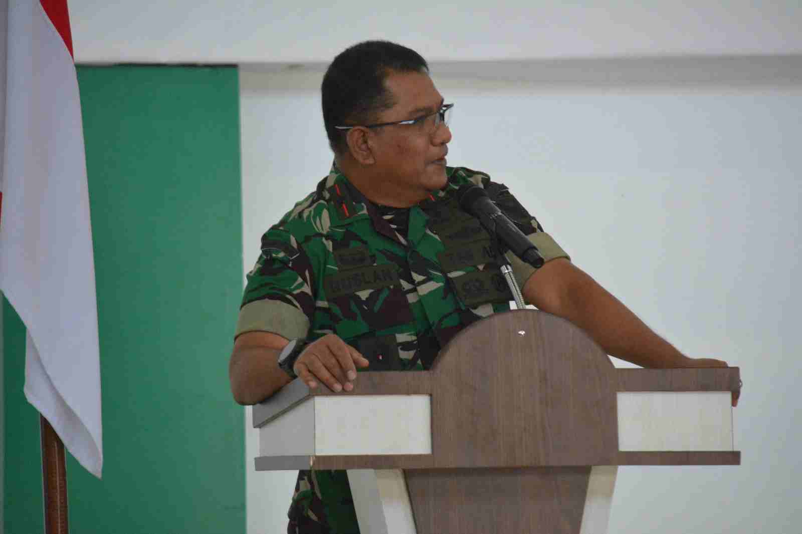 Brigjen TNI Ruslan Effendy Berikan Pengarahan Kepada Prajurit dan PNS Korem 043/Gatam Brigjen TNI Ruslan Effendy Berikan Pengarahan Kepada Prajurit dan PNS Korem 043/Gatam