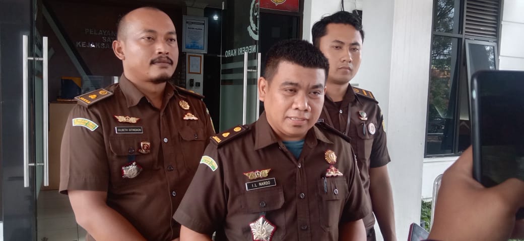 Kejari Karo Karo Tahan Ketua Bawaslu & Bendahara, Dugaan Korupsi Kerugian Negara Rp1.6 Miliar Kejari Karo Karo Tahan Ketua Bawaslu & Bendahara, Dugaan Korupsi Kerugian Negara Rp1.6 Miliar