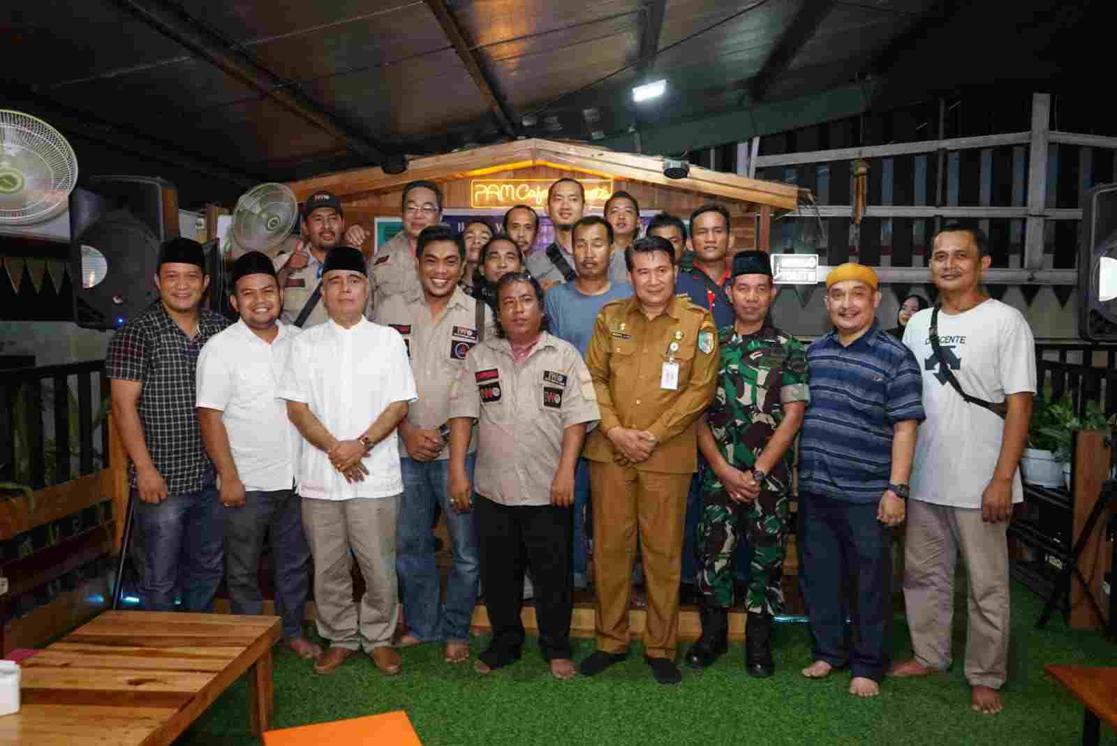 Bupati Asahan Ikuti Buka Puasa Bersama IWO Bupati Asahan Ikuti Buka Puasa Bersama IWO