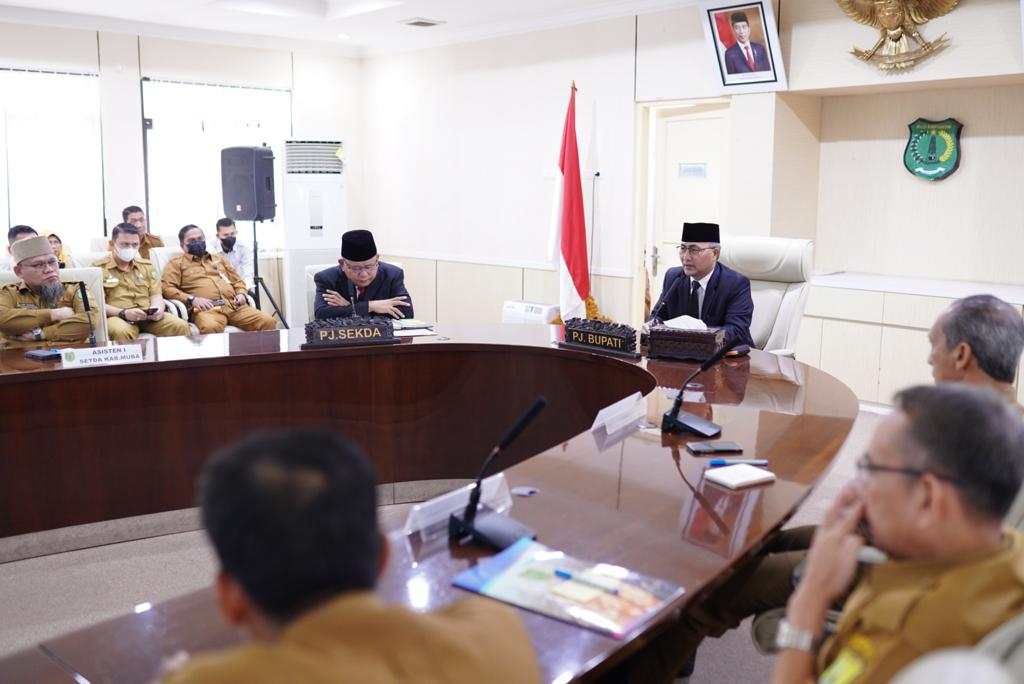 Hari Terakhir Masuk Kerja, Pj Bupati Apriyadi Kumpulkan Pegawai Hari Terakhir Masuk Kerja, Pj Bupati Apriyadi Kumpulkan Pegawai