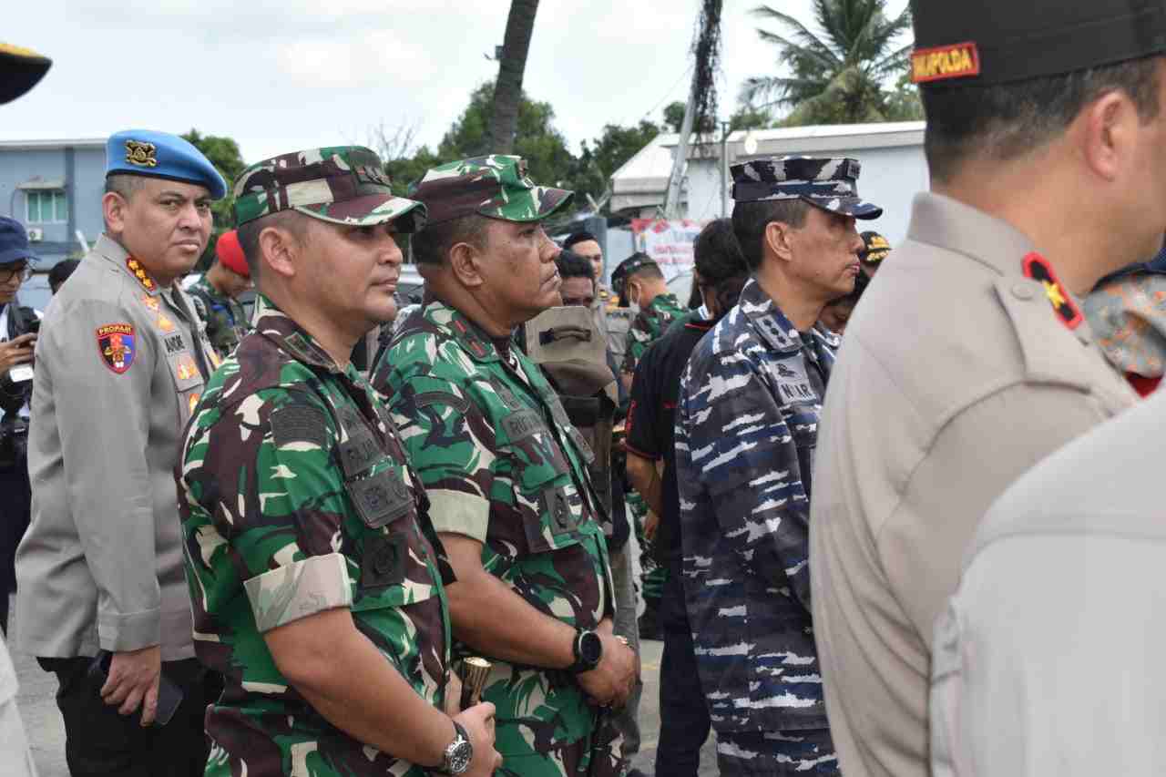 Bersama Pangdam II/Swj Danrem Dampingi Panglima TNI dan Kapolri Tinjau Arus Mudik Bersama Pangdam II/Swj Danrem Dampingi Panglima TNI dan Kapolri Tinjau Arus Mudik