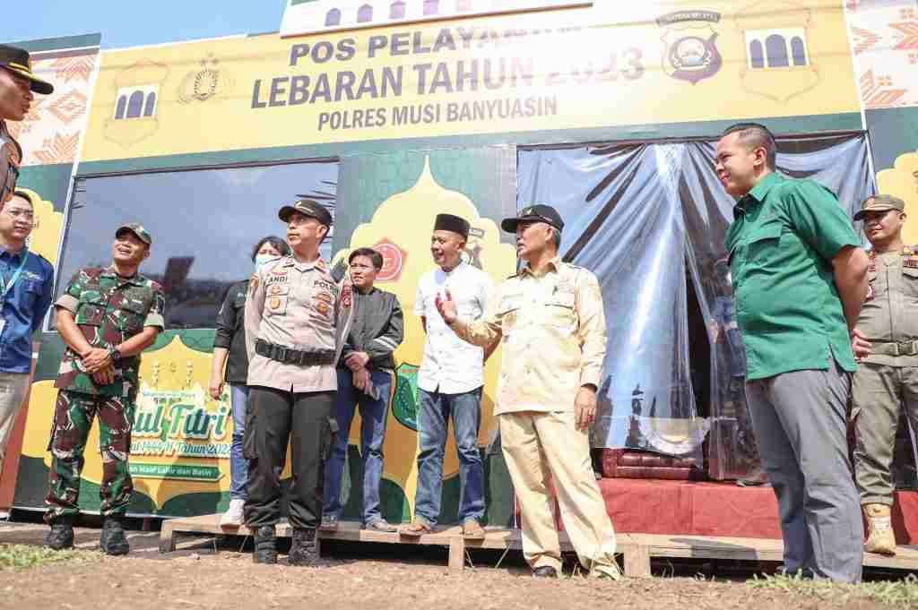 Pj Bupati H Apriyadi Bagi-bagi THR Hingga Sapa Pemudik di Mekar Jaya Bayung Lencir Pj Bupati H Apriyadi Bagi-bagi THR Hingga Sapa Pemudik di Mekar Jaya Bayung Lencir