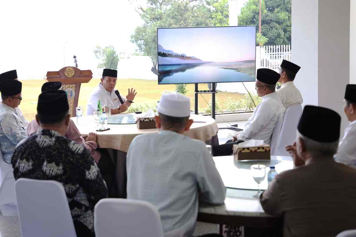Gubernur Ajak Tokoh Agama dan Masyarakat Bangun Kerukunan dalam Keanekaragaman Gubernur Ajak Tokoh Agama dan Masyarakat Bangun Kerukunan dalam Keanekaragaman