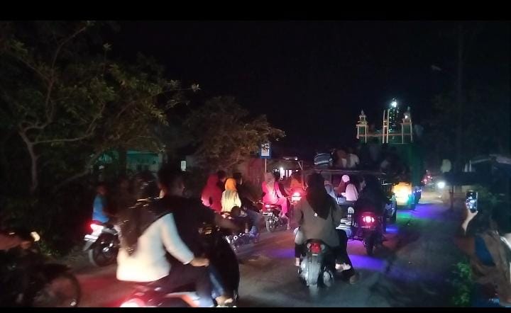 Pawai Takbir Idul Fitri, Ribuan Kendaraan Masyarakat Padati Jalan Provinsi Pawai Takbir Idul Fitri, Ribuan Kendaraan Masyarakat Padati Jalan Provinsi