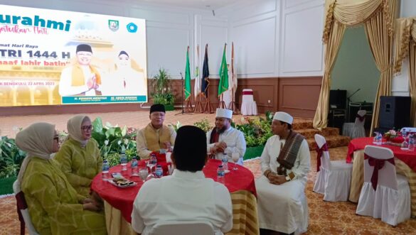 Momen Spesial, Helmi – Rohidin Jalin Silaturahmi dan Gelar Halal Bihalal Momen Spesial, Helmi – Rohidin Jalin Silaturahmi dan Gelar Halal Bihalal