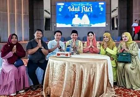 Bupati Panca Beserta Ketua TP PKK Gelar Open House di Rumah Dinas KPT Tanjung Senai Bupati Panca Beserta Ketua TP PKK Gelar Open House di Rumah Dinas KPT Tanjung Senai