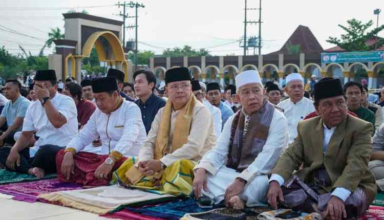 Rayakan Idulfitri, Gubernur Rohidin: Manfaatkan Sebagai Ajang Membersihkan Jiwa & Hati Rayakan Idulfitri, Gubernur Rohidin: Manfaatkan Sebagai Ajang Membersihkan Jiwa & Hati