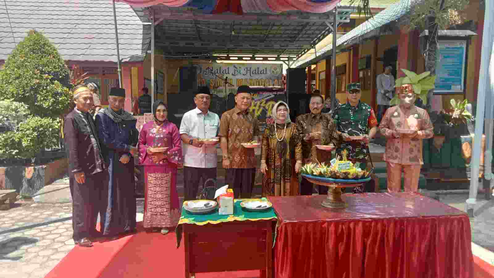 IKA SMPN Menggala Mengikuti Acara Halal Bil Halal 1444 Hijriah IKA SMPN Menggala Mengikuti Acara Halal Bil Halal 1444 Hijriah