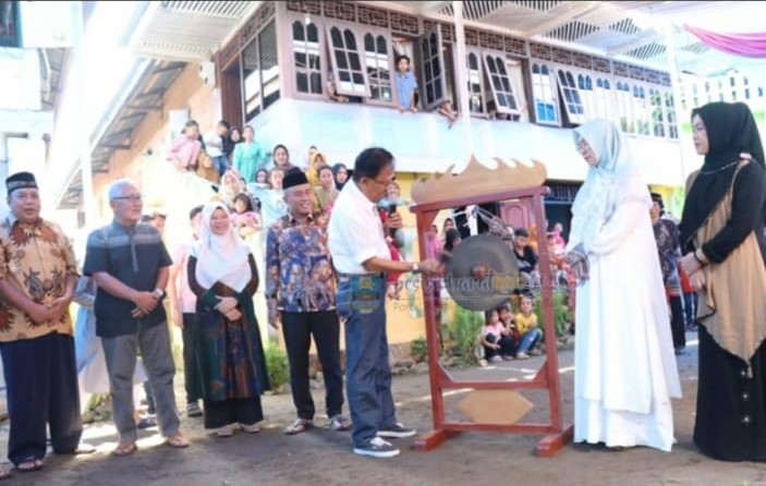 Bupati Berikan Bantuan Korban Kebakaran Sekaligus Hadiri Ngawol Mincak & Ngejalang Balak Bupati Berikan Bantuan Korban Kebakaran Sekaligus Hadiri Ngawol Mincak & Ngejalang Balak