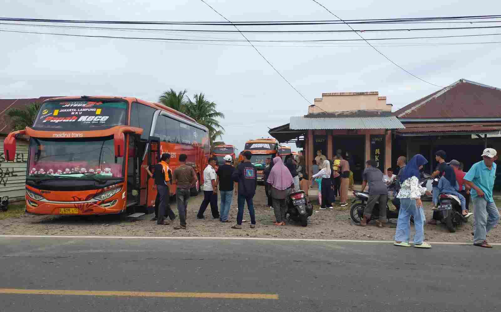 Penumpang Arus Mudik dan Balik Tidak Mengalami Peningkatan Penumpang Arus Mudik dan Balik Tidak Mengalami Peningkatan