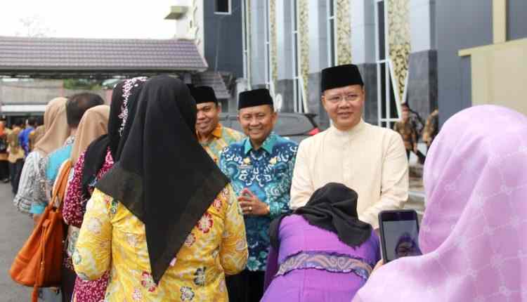 Gubernur Rohidin Tegas, Tidak Boleh Ada Hak-hak Honorer yang Terzalimi Gubernur Rohidin Tegas, Tidak Boleh Ada Hak-hak Honorer yang Terzalimi