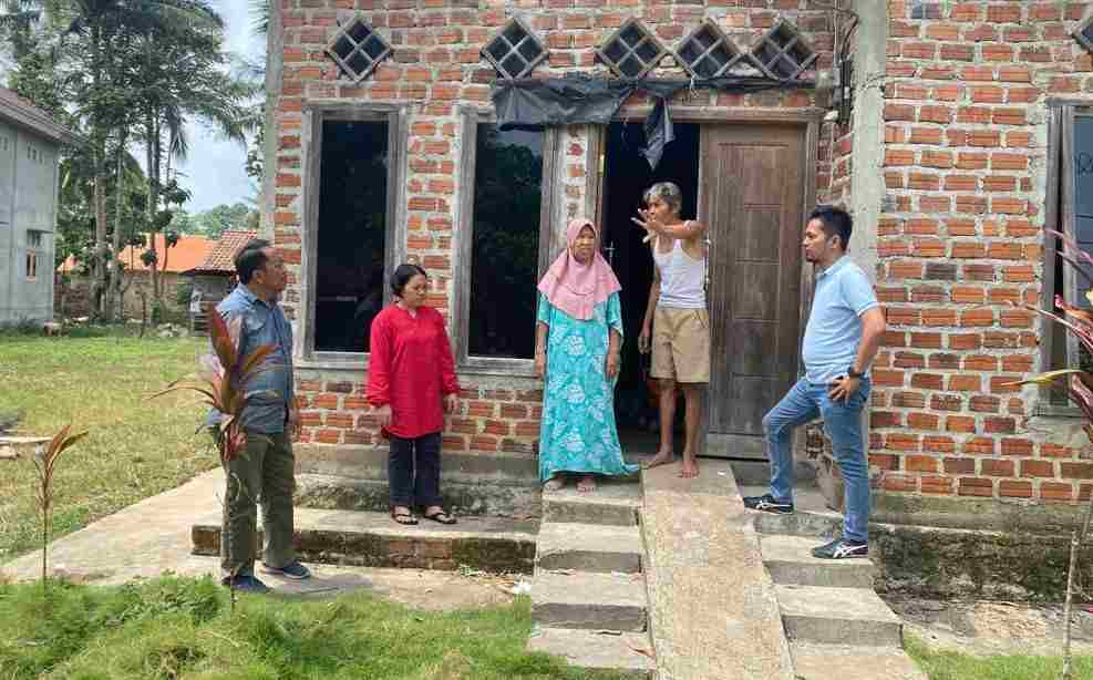 Tim Reskrim Polres Pesawaran Lakukan Olah TKP di Lokasi Penganiayaan Tim Reskrim Polres Pesawaran Lakukan Olah TKP di Lokasi Penganiayaan