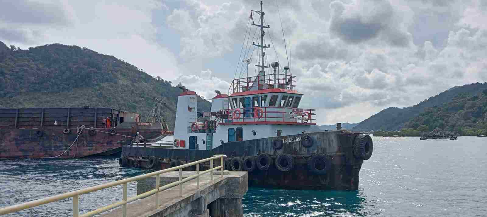 Terkait Tongkang Menurunkan Alat Berat, Oknum DPRD Anambas Arogan Terhadap Wartawan: Ada Apa? Terkait Tongkang Menurunkan Alat Berat, Oknum DPRD Anambas Arogan Terhadap Wartawan: Ada Apa?