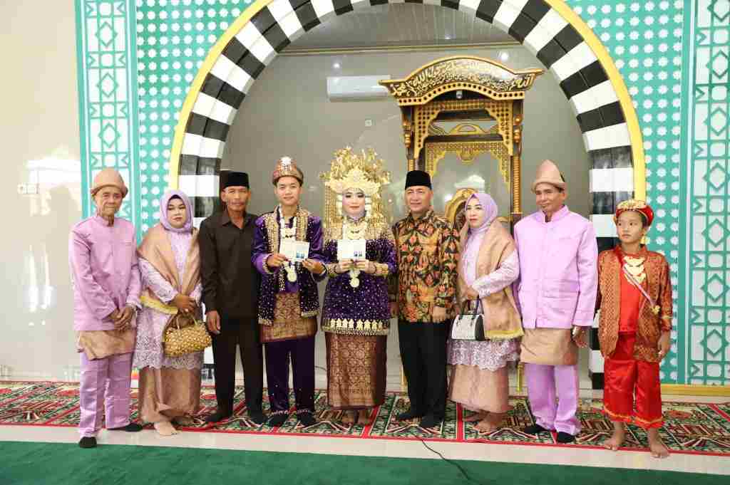 Pj Bupati Apriyadi Jadi Saksi Akad Nikah Petugas Kebersihan Ruang Kerja Bupati Pj Bupati Apriyadi Jadi Saksi Akad Nikah Petugas Kebersihan Ruang Kerja Bupati