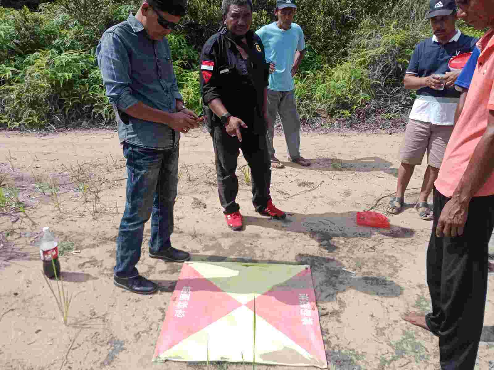 Roby, Bupati Bintan “Terkejut” Dalam Pulau Poto Ada Bendera China Roby, Bupati Bintan “Terkejut” Dalam Pulau Poto Ada Bendera China