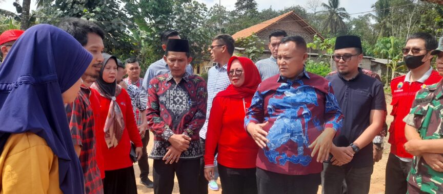 Bupati Lamsel Kembali Gulirkan Bantuan Bedah Rumah Kepada Warga Desa Wonodadi Bupati Lamsel Kembali Gulirkan Bantuan Bedah Rumah Kepada Warga Desa Wonodadi