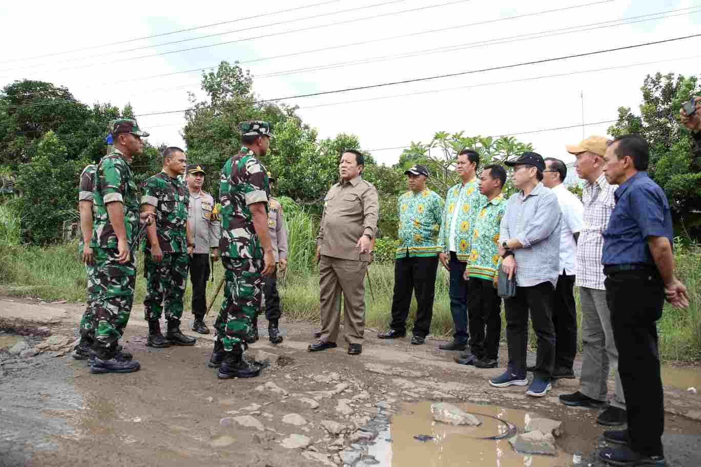 Gubernur Arinal Tinjau Langsung Kondisi Jalan di Rumbia, Siap Bersinergi dengan Pemerintah Pusat Gubernur Arinal Tinjau Langsung Kondisi Jalan di Rumbia, Siap Bersinergi dengan Pemerintah Pusat
