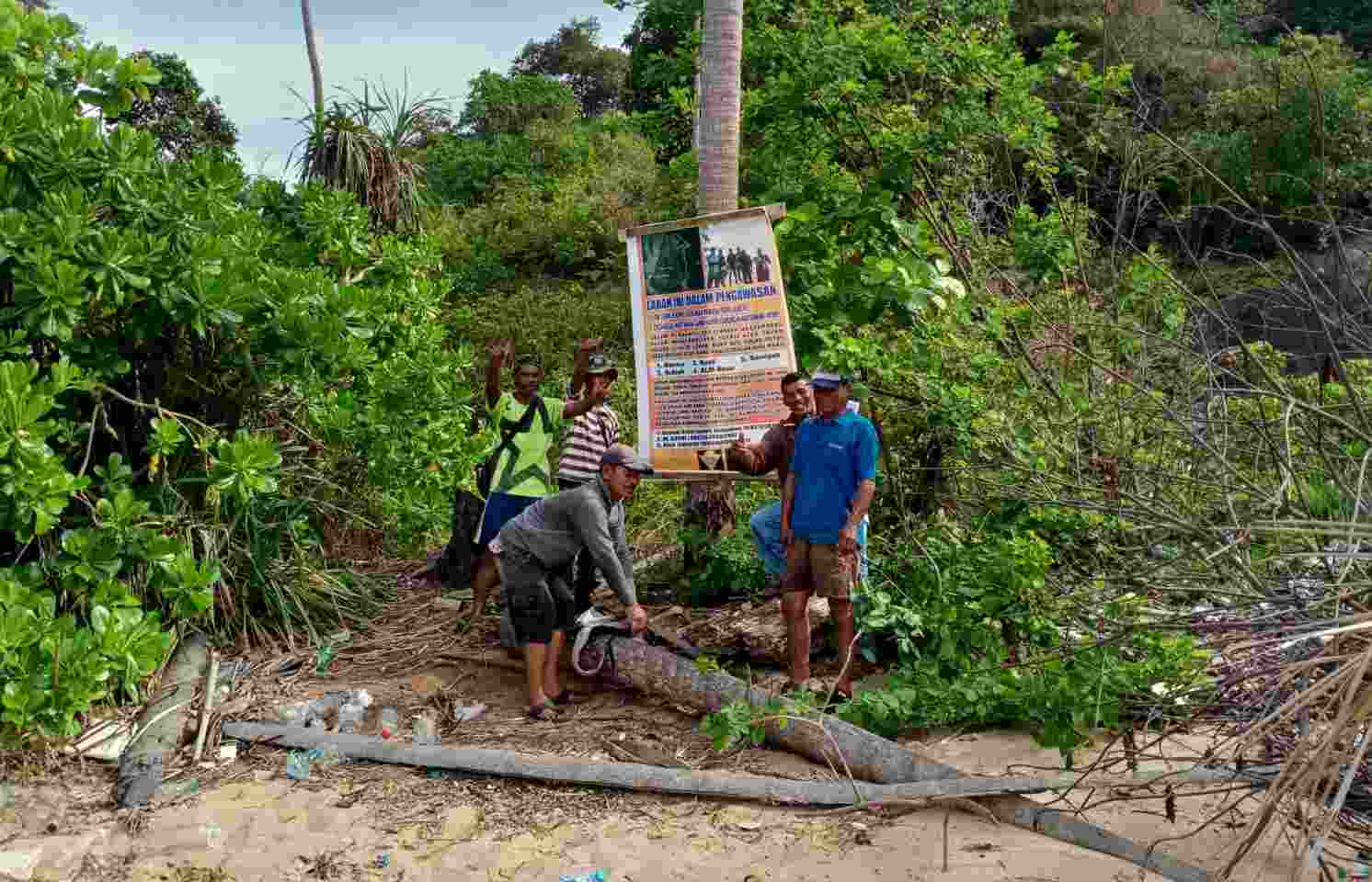 Risau Pulau Potoh Dijual, Warga Kelong Mulai Pasang Spanduk Risau Pulau Potoh Dijual, Warga Kelong Mulai Pasang Spanduk