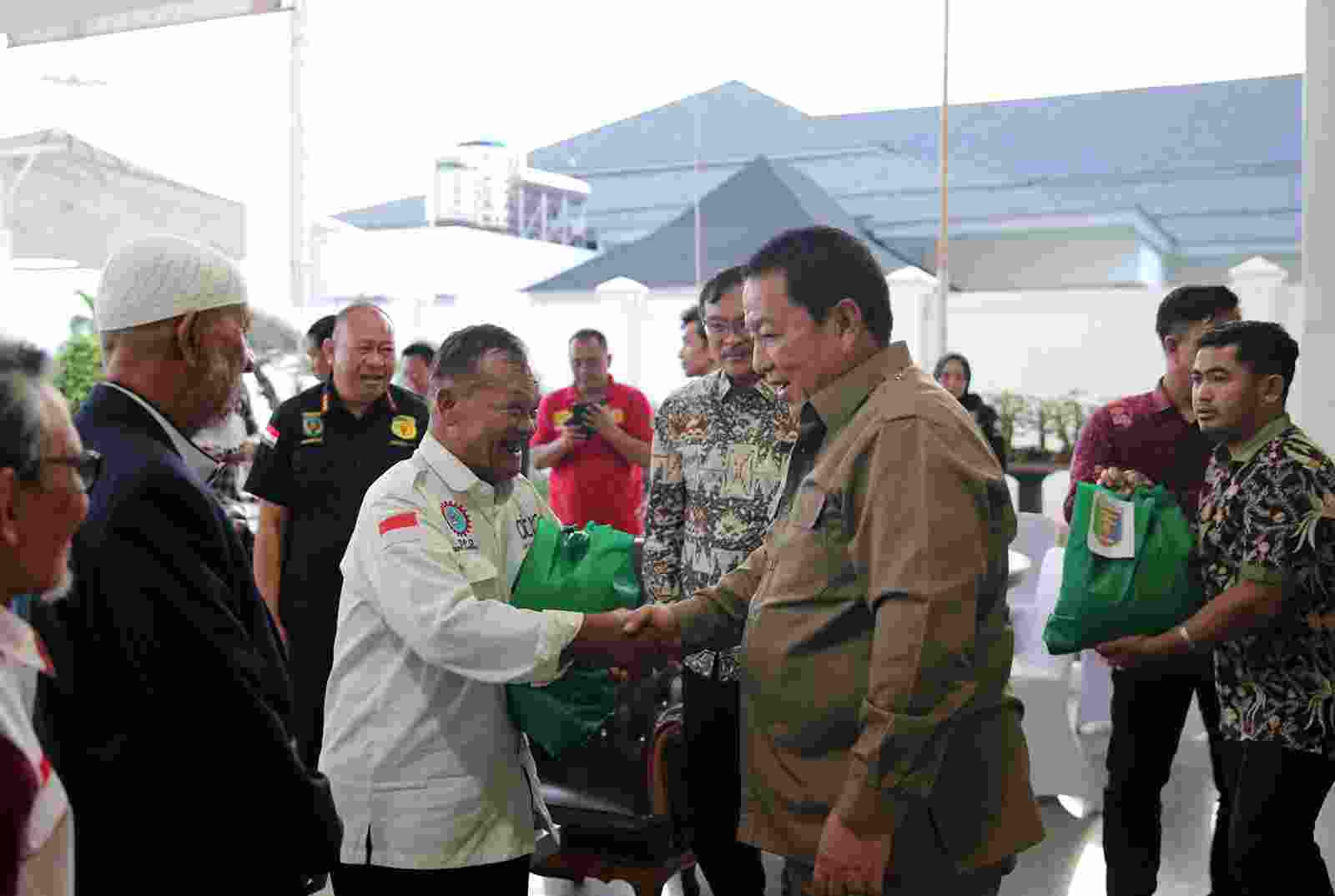 Gubernur Arinal Terima Silaturahmi Serikat Buruh dan Pekerja se-Provinsi Lampung Gubernur Arinal Terima Silaturahmi Serikat Buruh dan Pekerja se-Provinsi Lampung