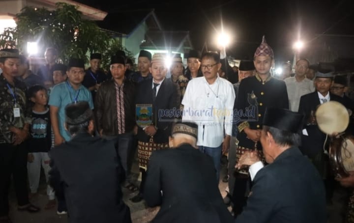 Pemkab Pesisir Barat Akan Terus Mendukung Kegiatan Adat Pemkab Pesisir Barat Akan Terus Mendukung Kegiatan Adat