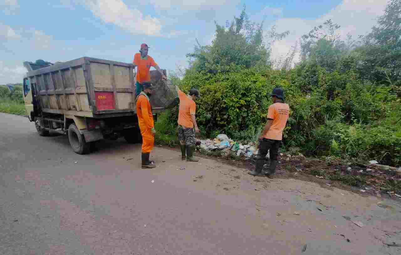 Respon Cepat, DLH Muba Bersihkan TPS Liar di Kecamatan Sekayu Respon Cepat, DLH Muba Bersihkan TPS Liar di Kecamatan Sekayu