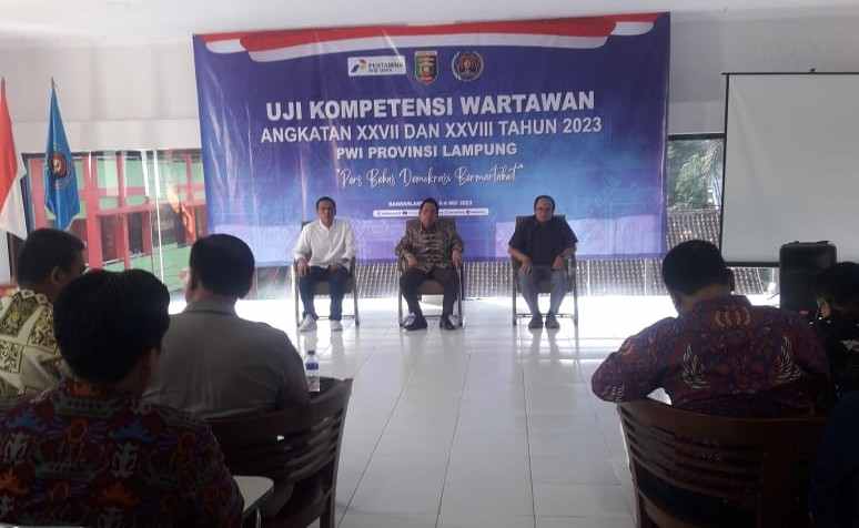 Ketua PWI Lampung Minta Wartawan Terus Berbenah Ketua PWI Lampung Minta Wartawan Terus Berbenah