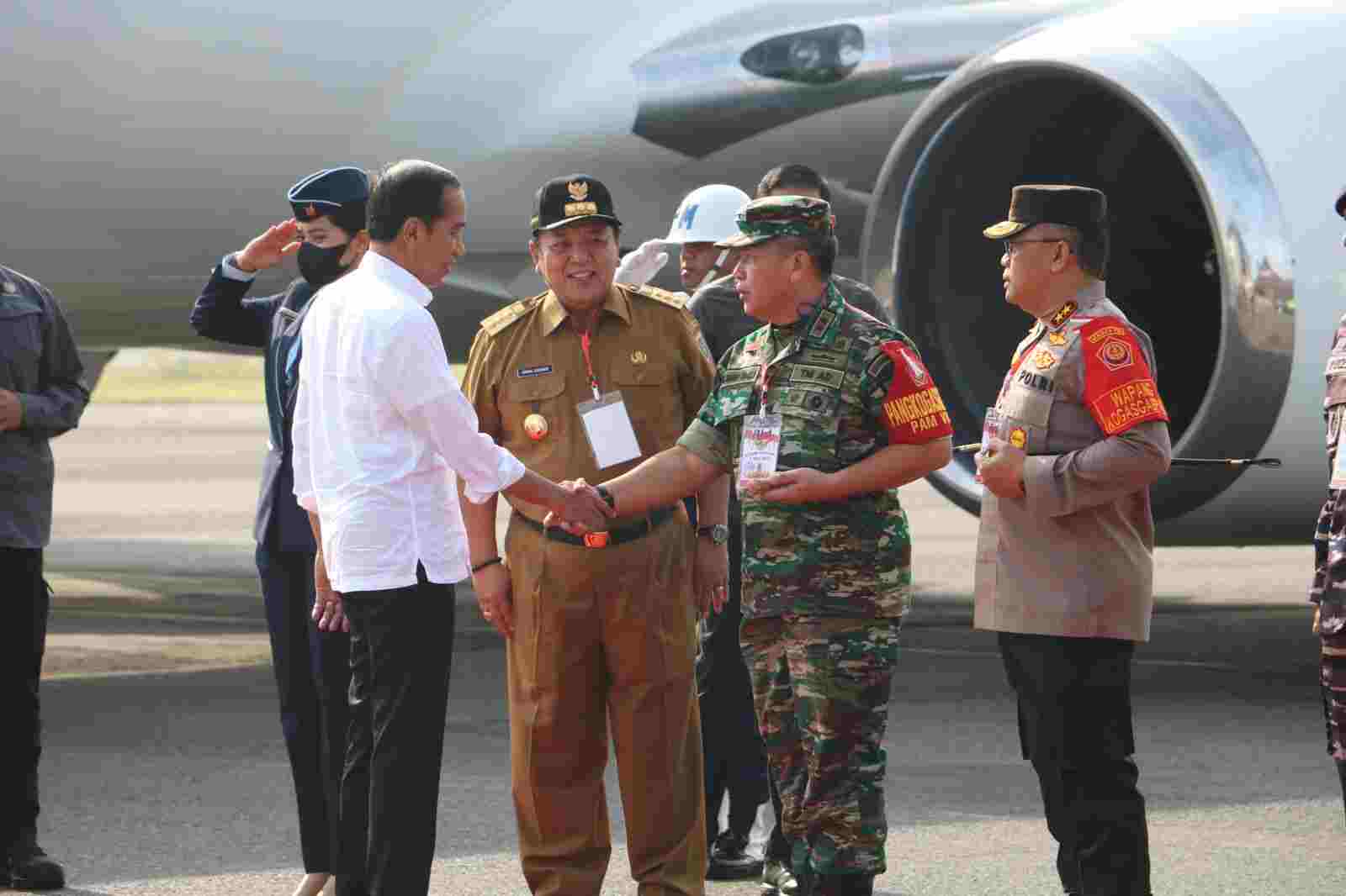 Gubernur Arinal dan Jajaran Forkopimda Sambut Kedatangan Presiden Jokowi Gubernur Arinal dan Jajaran Forkopimda Sambut Kedatangan Presiden Jokowi