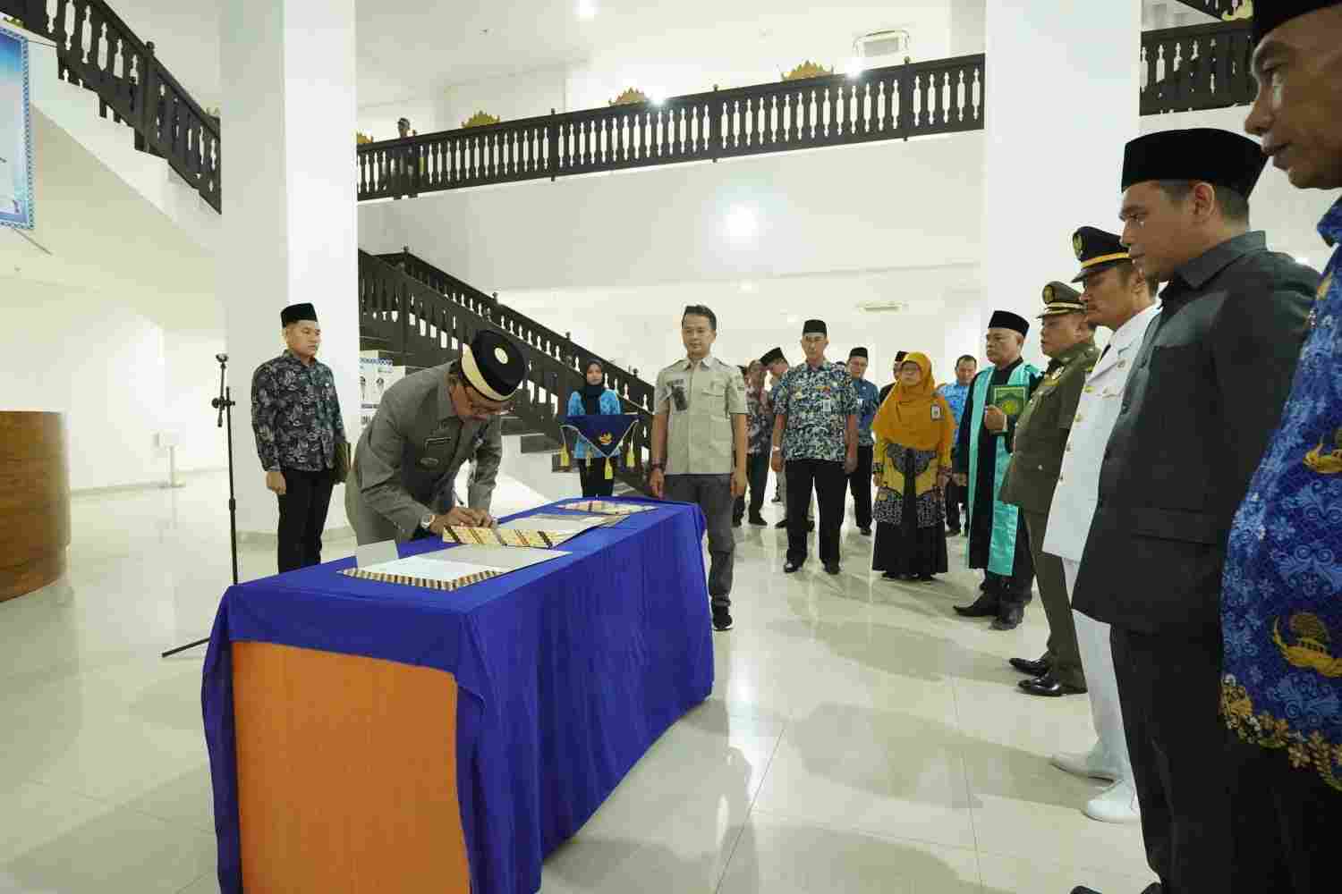 Pegawai Pemkab diminta Bekerja Semangat dan Bertanggung Jawab Pegawai Pemkab diminta Bekerja Semangat dan Bertanggung Jawab