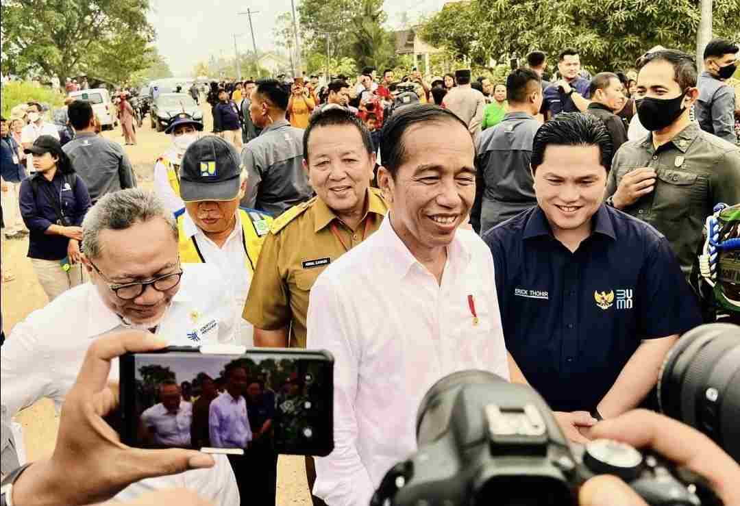 Gubernur Arinal Dampingi Presiden Jokowi Tinjau Ruas Jalan Simpang Randu – Seputih Surabaya Gubernur Arinal Dampingi Presiden Jokowi Tinjau Ruas Jalan Simpang Randu – Seputih Surabaya